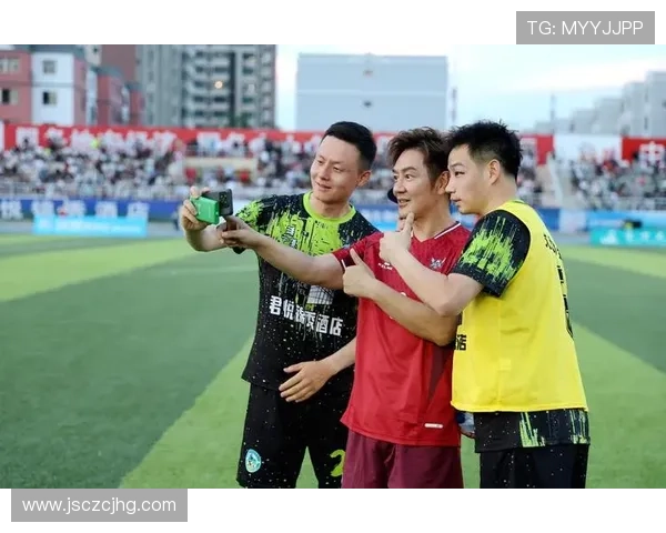 个性鲜明的足球明星如何在绿茵场上展现独特魅力与风采